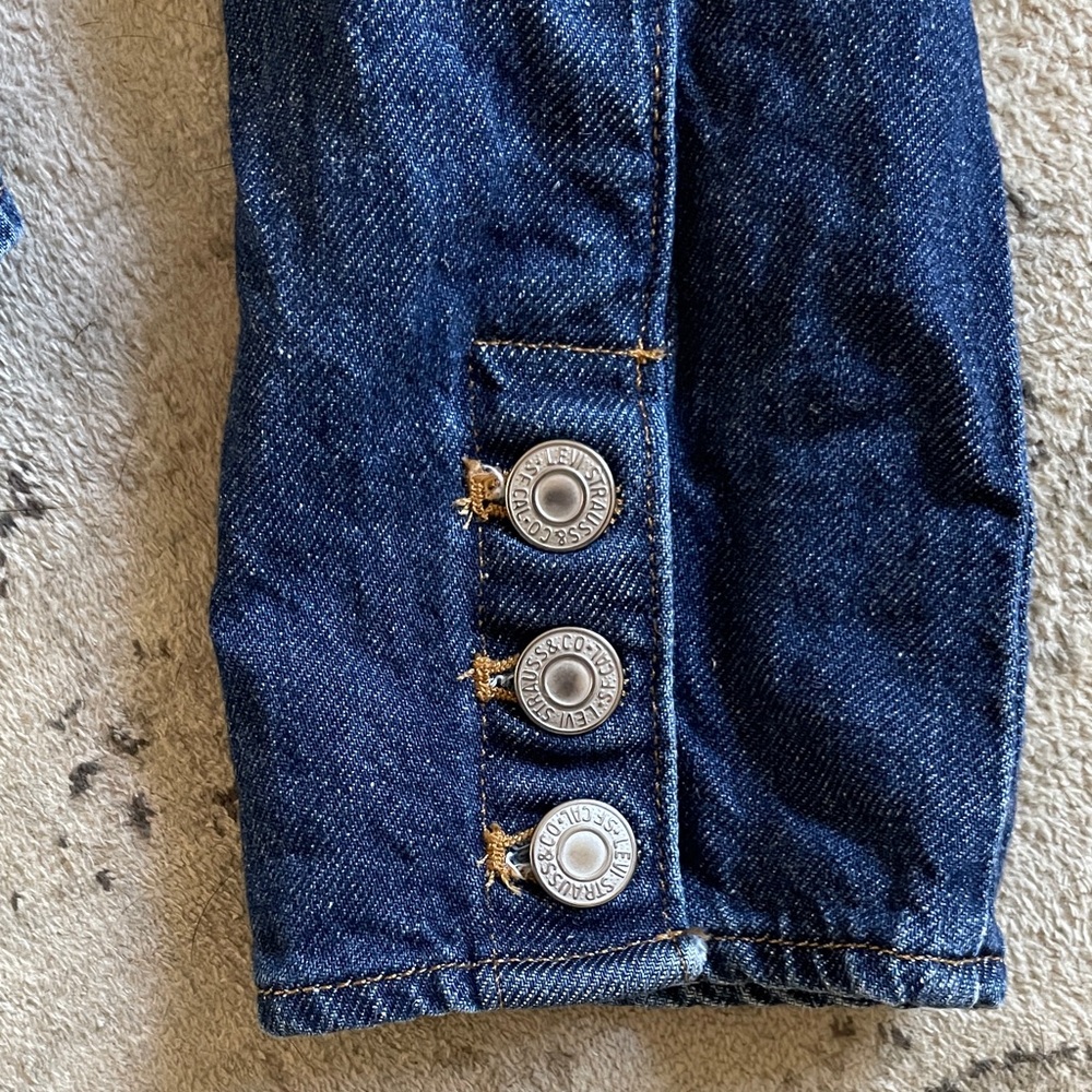 Levi’s Western Denim Button-Up Women's Top - Picture 3 of 4
